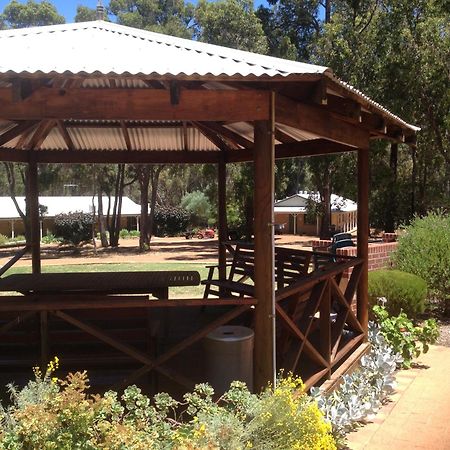 Mundaring Travellers Rest Motel מראה חיצוני תמונה