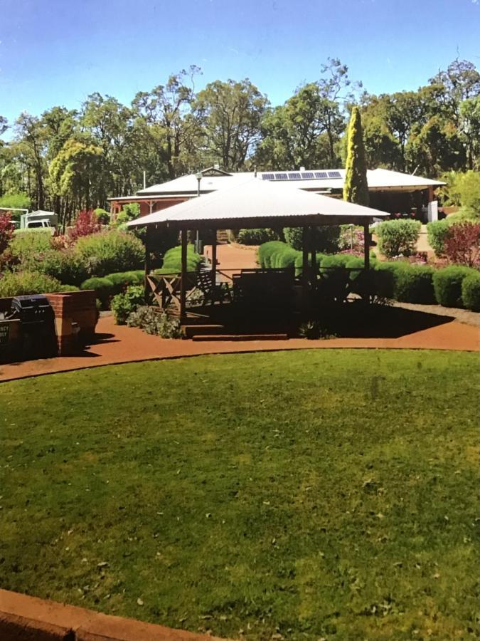 Mundaring Travellers Rest Motel מראה חיצוני תמונה