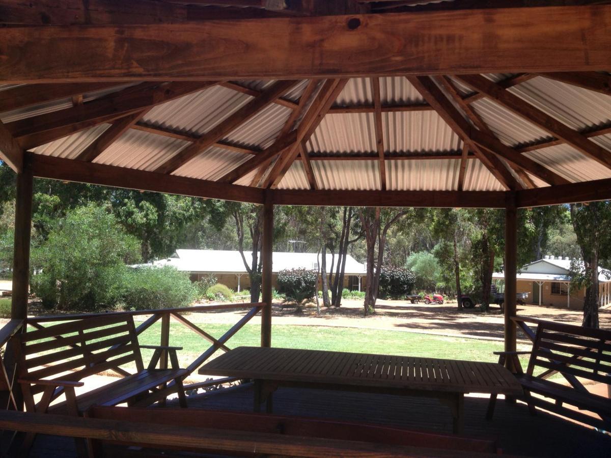 Mundaring Travellers Rest Motel מראה חיצוני תמונה