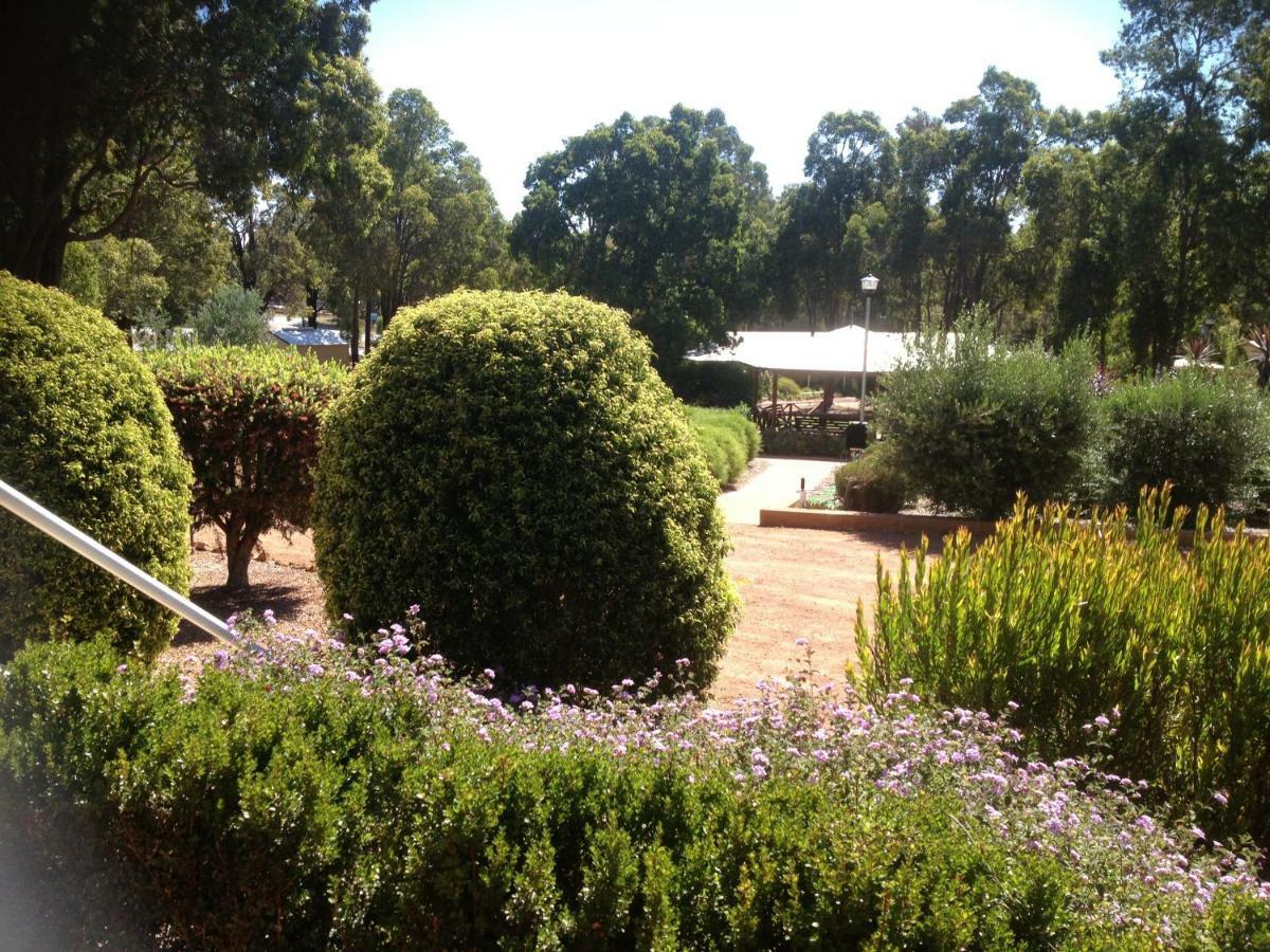 Mundaring Travellers Rest Motel מראה חיצוני תמונה