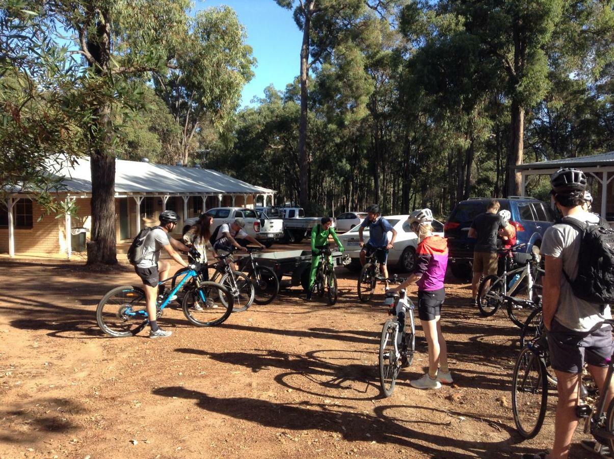 Mundaring Travellers Rest Motel מראה חיצוני תמונה