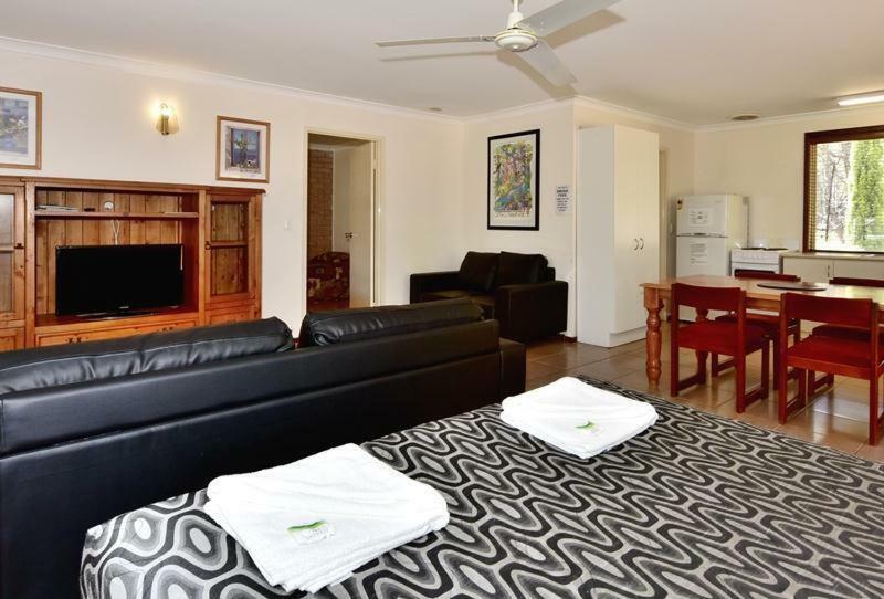 Mundaring Travellers Rest Motel מראה חיצוני תמונה